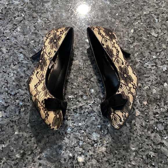 NWOT Fioni Womens Floral Lace low kitten round toe heels | Size 7 1/2 W - Picture 4 of 10